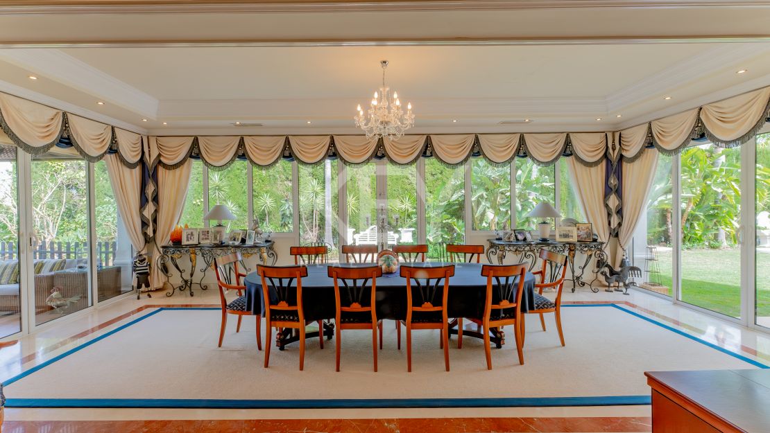 Classic villa with sea views in El Herrojo, Benahavís