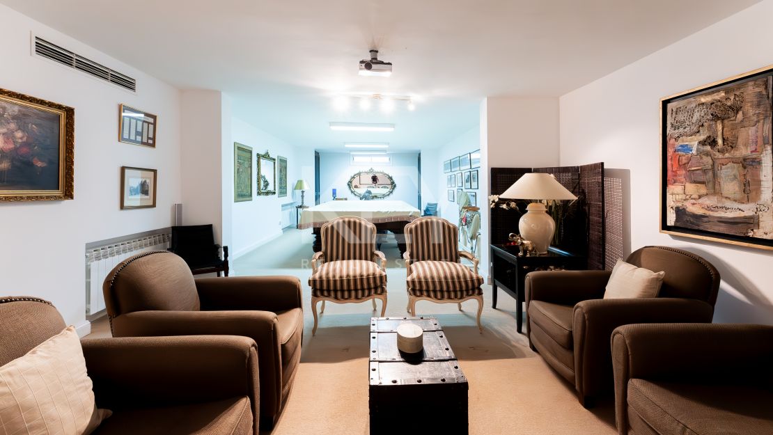 Classic villa with sea views in El Herrojo, Benahavís