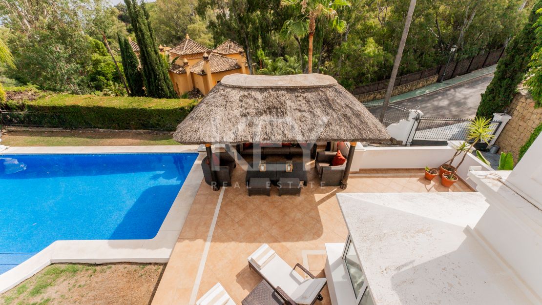 Classic villa with sea views in El Herrojo, Benahavís