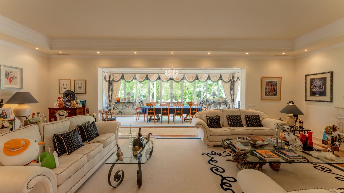 Classic villa with sea views in El Herrojo, Benahavís