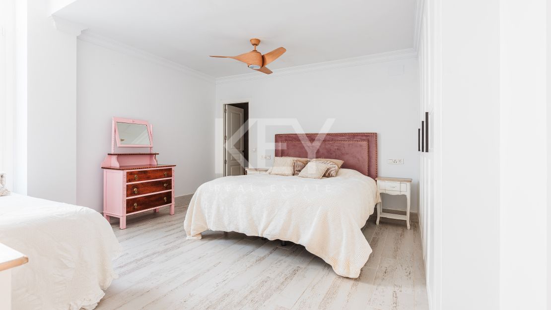 Spacious 13-bedroom villa with pool in Marbella Centre