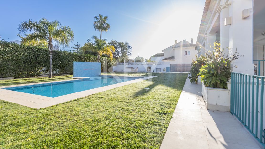 Spacious 13-bedroom villa with pool in Marbella Centre