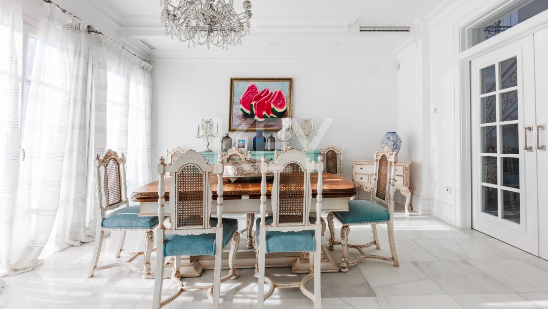 Spacious 13-bedroom villa with pool in Marbella Centre