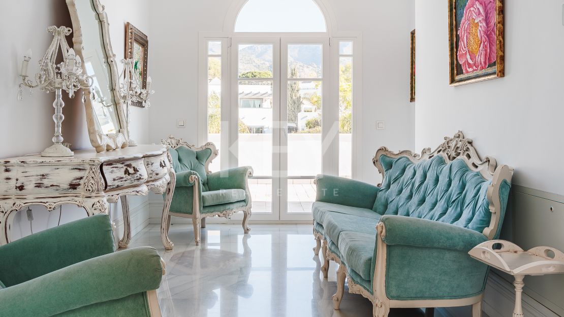 Spacious 13-bedroom villa with pool in Marbella Centre