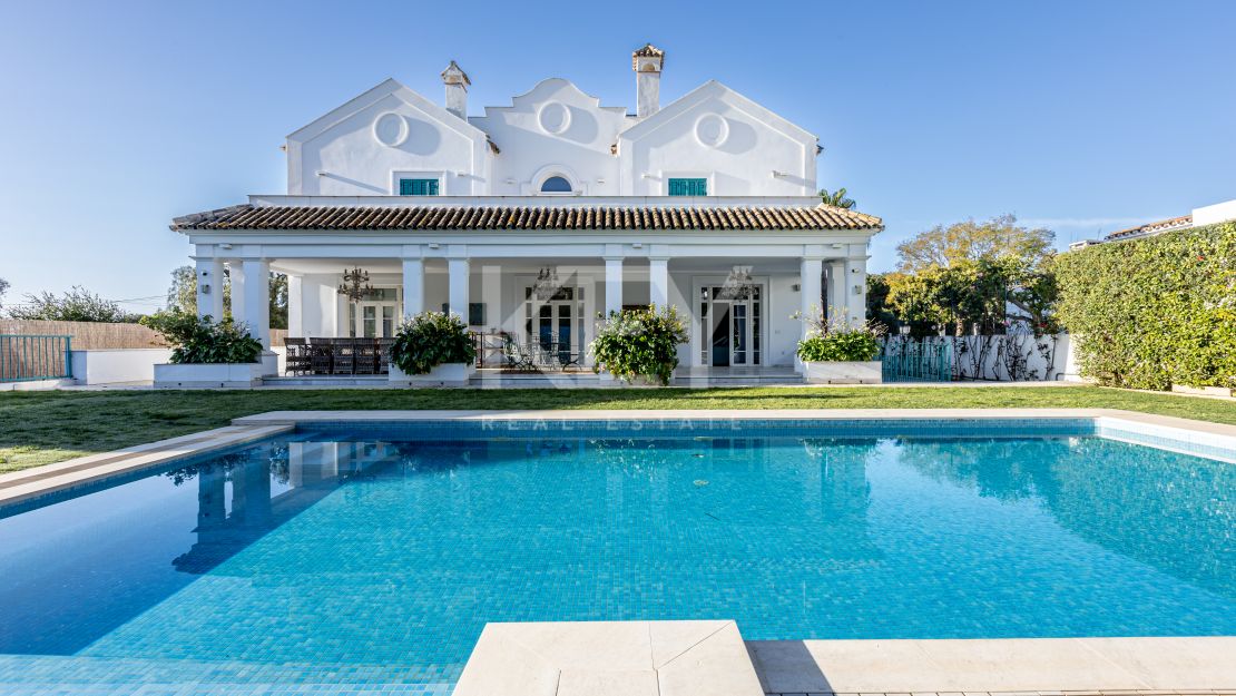 Spacious 13-bedroom villa with pool in Marbella Centre