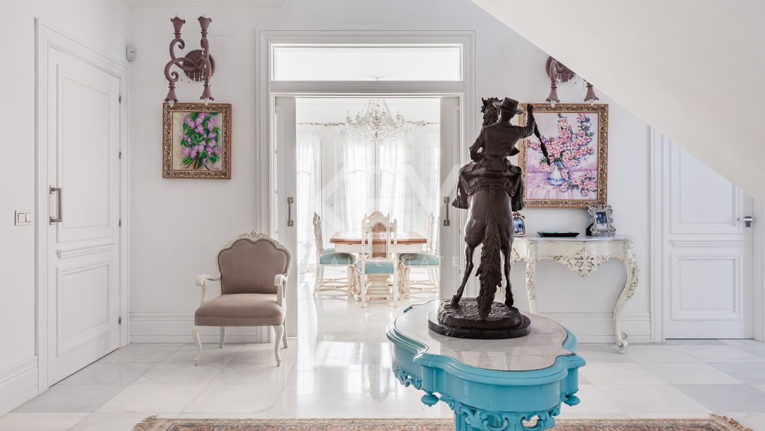 Spacious 13-bedroom villa with pool in Marbella Centre