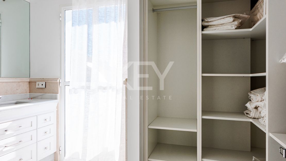 Spacious 13-bedroom villa with pool in Marbella Centre