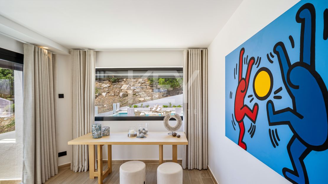 Средиземноморская вилла с видом на море в Нуэва Андалусия