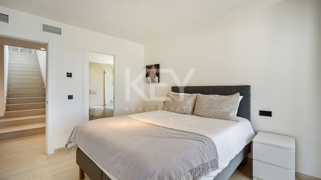 Средиземноморская вилла с видом на море в Нуэва Андалусия