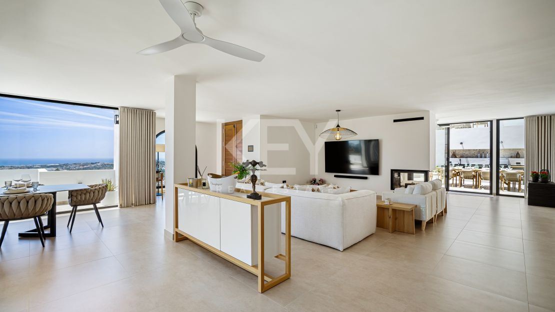 Средиземноморская вилла с видом на море в Нуэва Андалусия