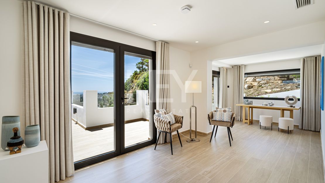 Средиземноморская вилла с видом на море в Нуэва Андалусия