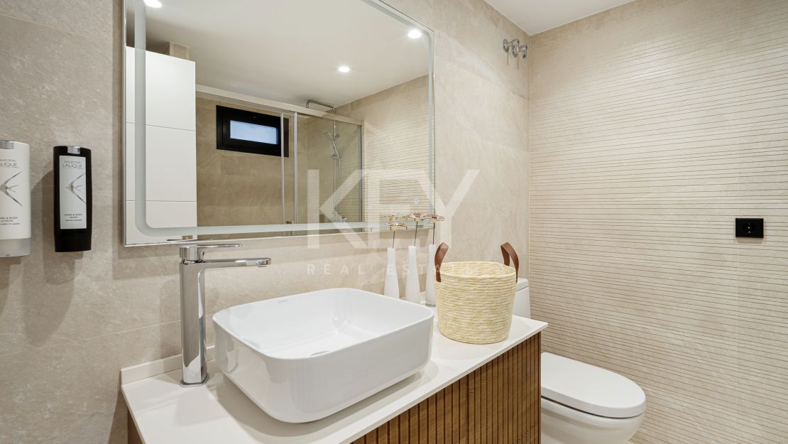 Средиземноморская вилла с видом на море в Нуэва Андалусия