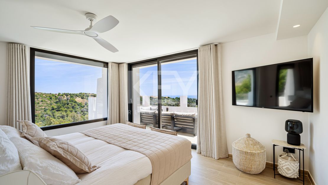 Средиземноморская вилла с видом на море в Нуэва Андалусия