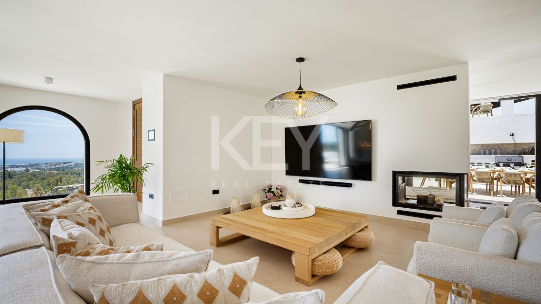 Средиземноморская вилла с видом на море в Нуэва Андалусия