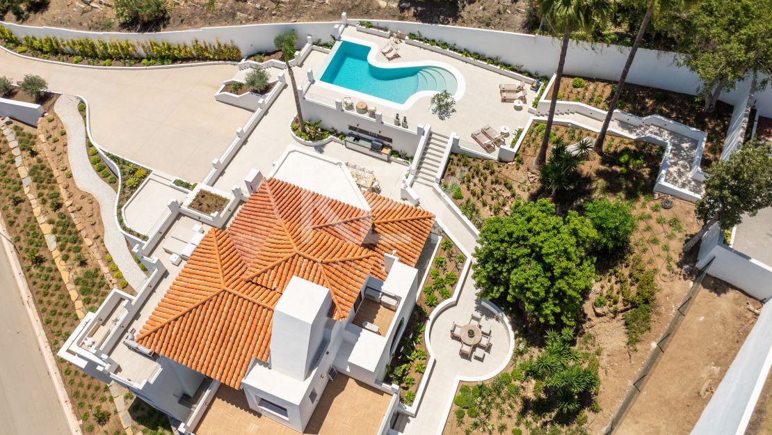 Средиземноморская вилла с видом на море в Нуэва Андалусия