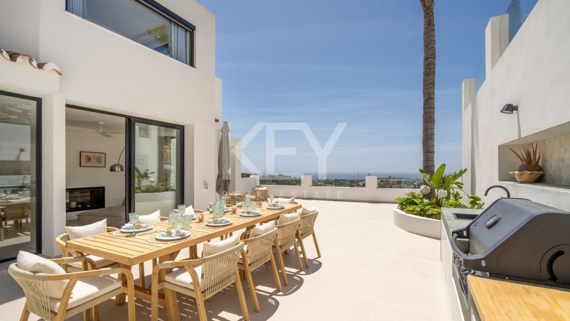 Средиземноморская вилла с видом на море в Нуэва Андалусия