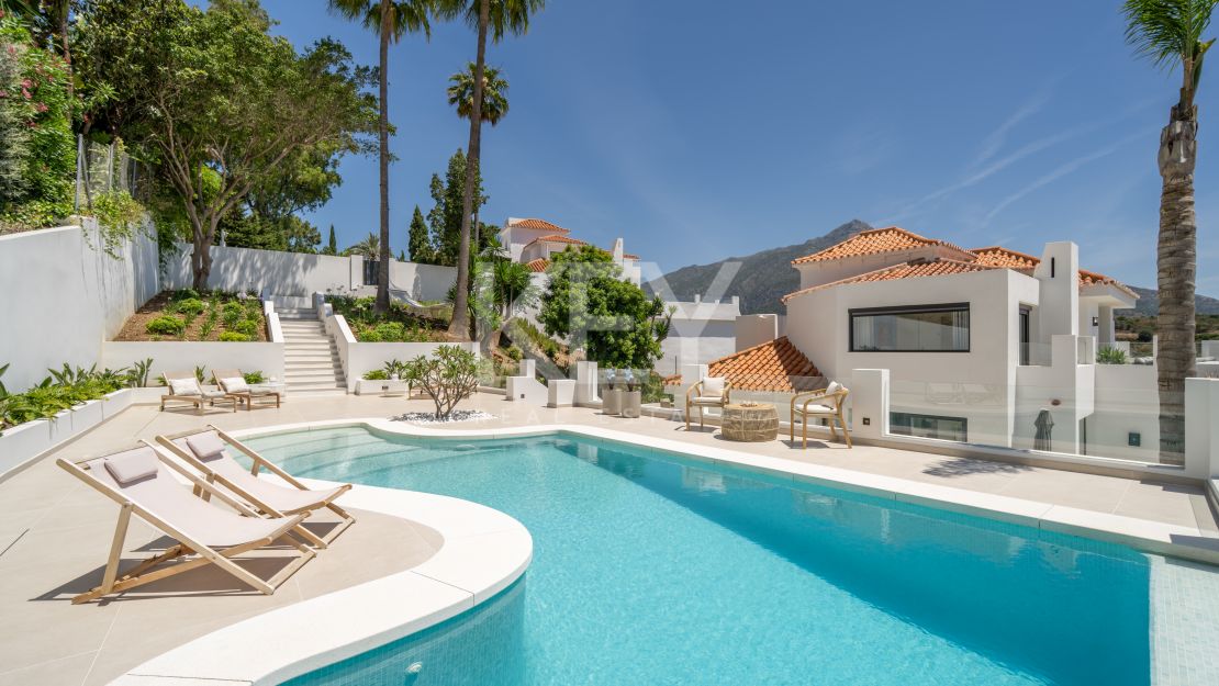 Средиземноморская вилла с видом на море в Нуэва Андалусия