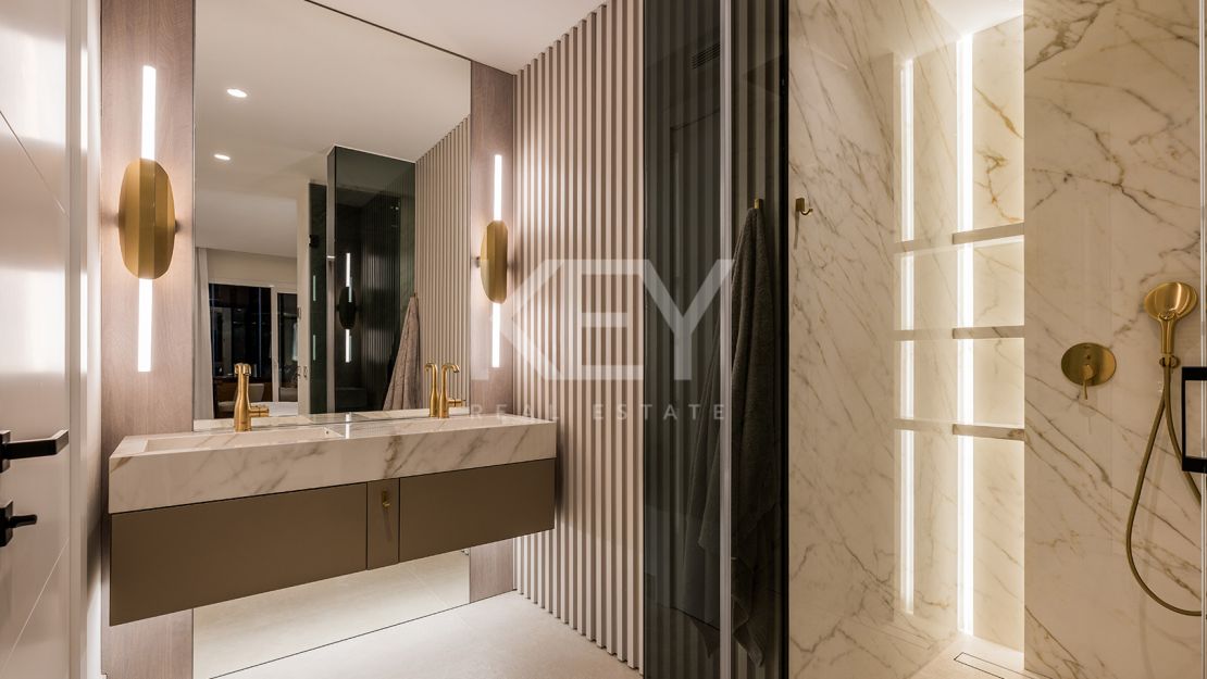 Beachfront apartment with private pool and sea views in Los Granados del Mar