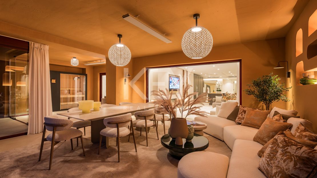 Beachfront apartment with private pool and sea views in Los Granados del Mar