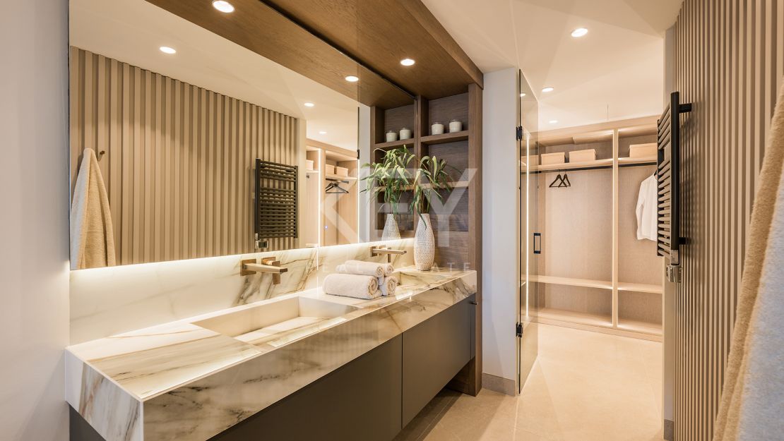 Beachfront apartment with private pool and sea views in Los Granados del Mar