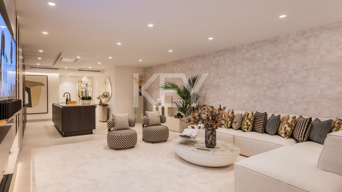 Beachfront apartment with private pool and sea views in Los Granados del Mar