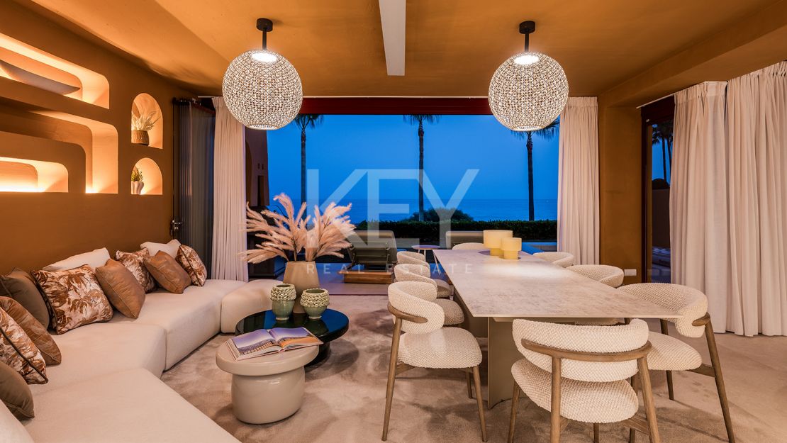 Beachfront apartment with private pool and sea views in Los Granados del Mar