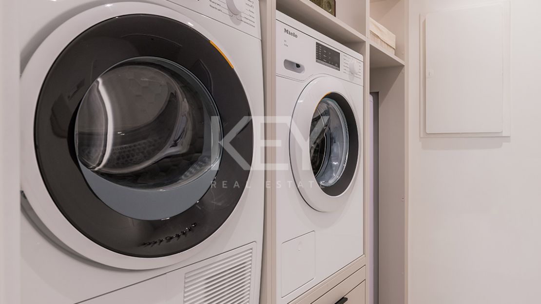 Beachfront apartment with private pool and sea views in Los Granados del Mar