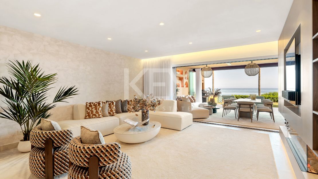 Beachfront apartment with private pool and sea views in Los Granados del Mar