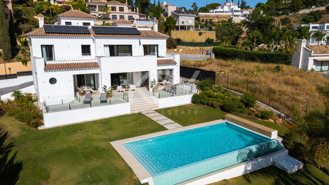 Modern golf-front villa in Elviria, Marbella East