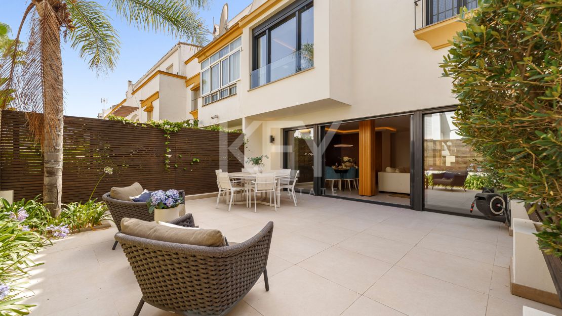 Элегантный таунхаус с средиземноморским шармом в Марбелламар, Золотая Миля Марбельи