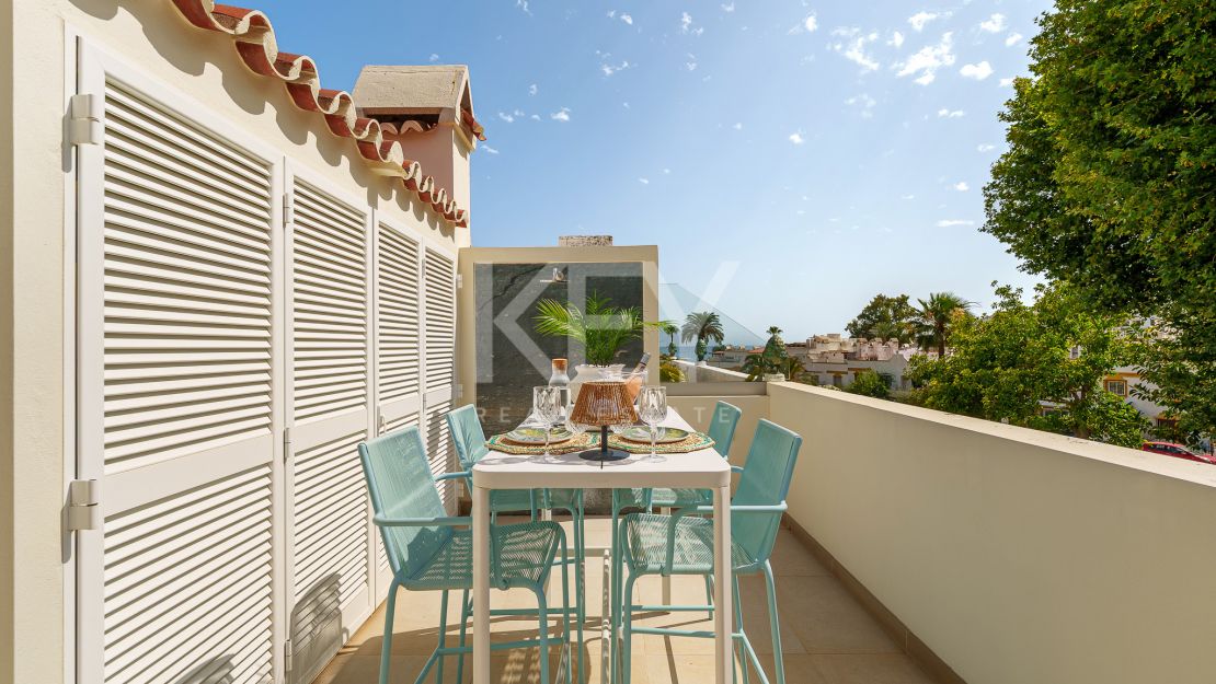 Элегантный таунхаус с средиземноморским шармом в Марбелламар, Золотая Миля Марбельи