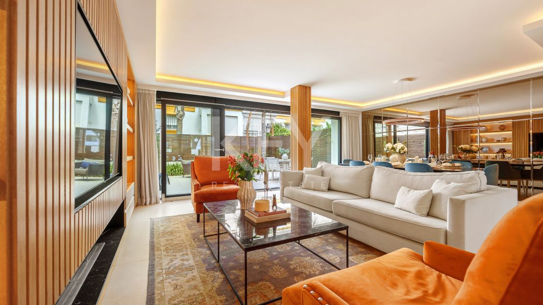 Элегантный таунхаус с средиземноморским шармом в Марбелламар, Золотая Миля Марбельи