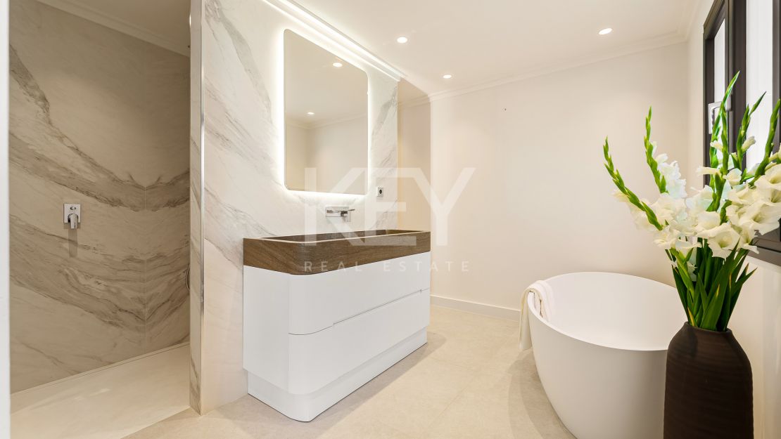 Элегантный таунхаус с средиземноморским шармом в Марбелламар, Золотая Миля Марбельи