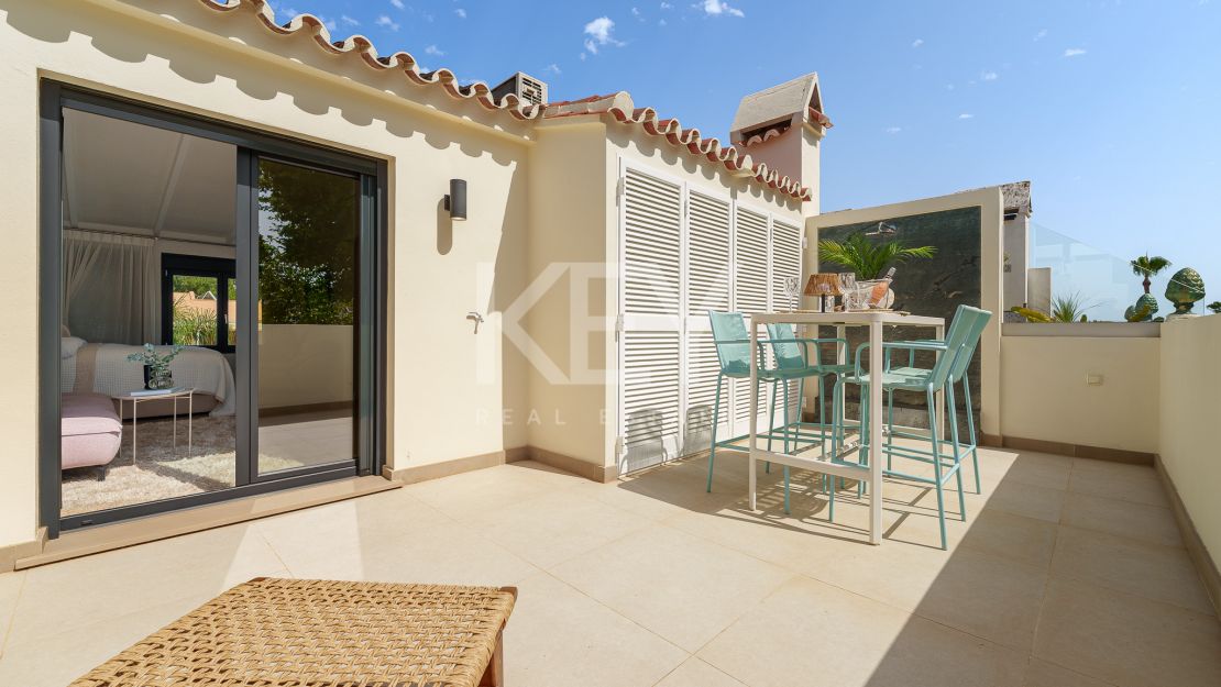 Элегантный таунхаус с средиземноморским шармом в Марбелламар, Золотая Миля Марбельи