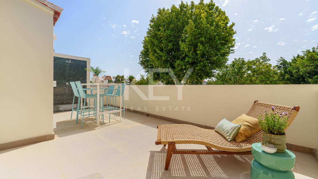 Элегантный таунхаус с средиземноморским шармом в Марбелламар, Золотая Миля Марбельи