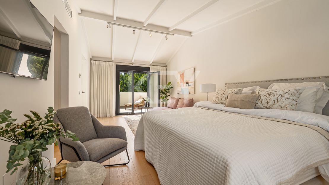 Элегантный таунхаус с средиземноморским шармом в Марбелламар, Золотая Миля Марбельи