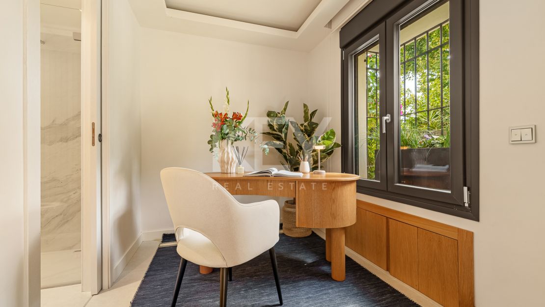 Элегантный таунхаус с средиземноморским шармом в Марбелламар, Золотая Миля Марбельи