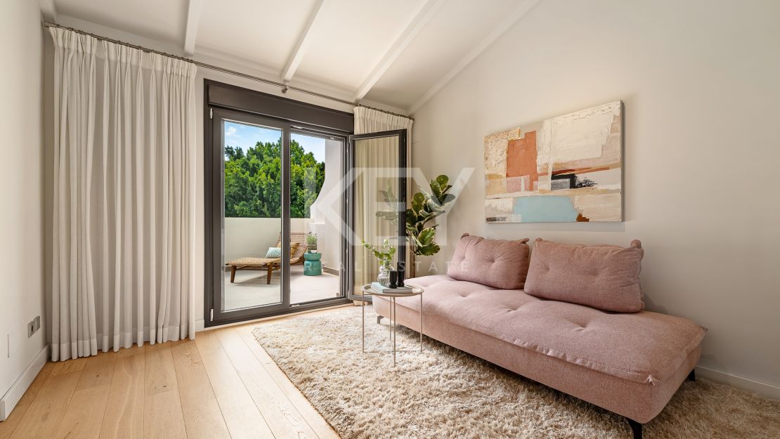 Элегантный таунхаус с средиземноморским шармом в Марбелламар, Золотая Миля Марбельи