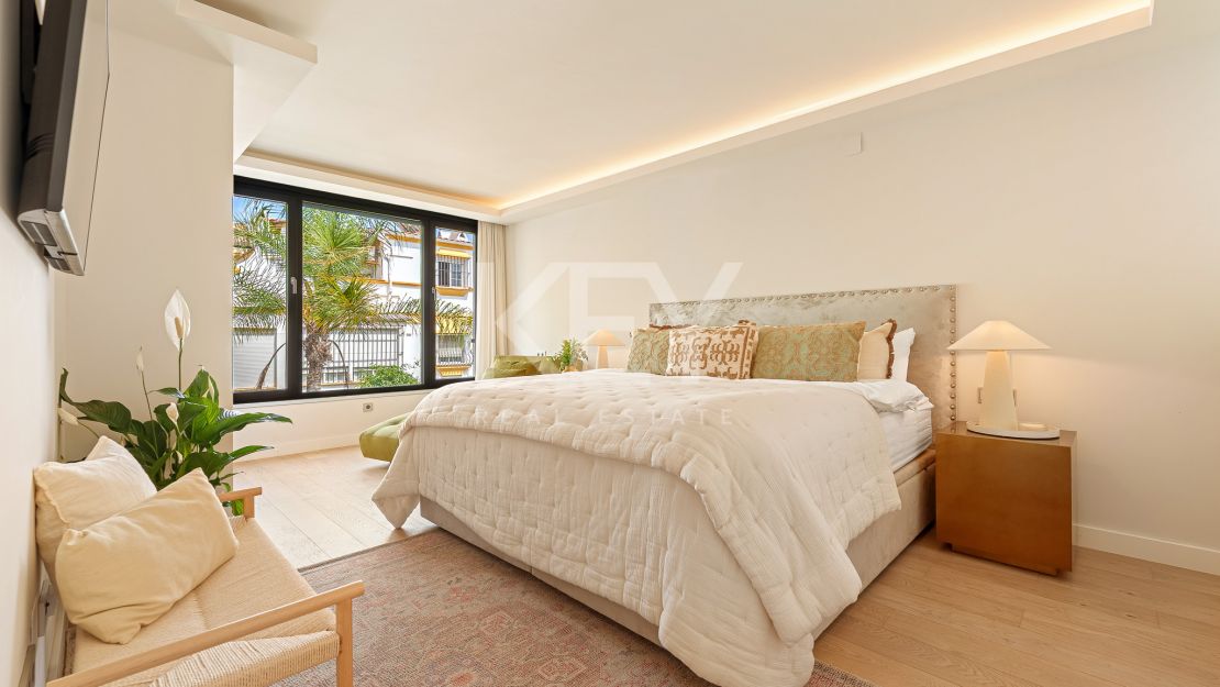 Элегантный таунхаус с средиземноморским шармом в Марбелламар, Золотая Миля Марбельи