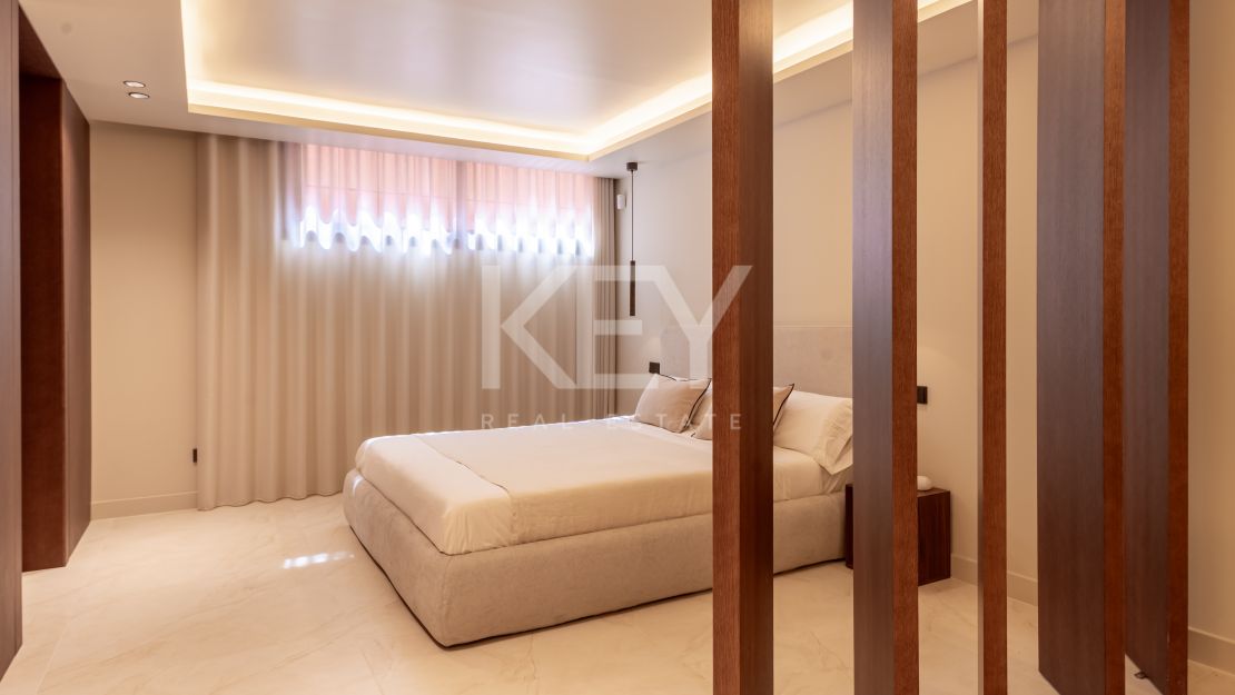 Fully renovated Townhouse with sea views and rooftop kitchen on Marbella’s Golden Mile