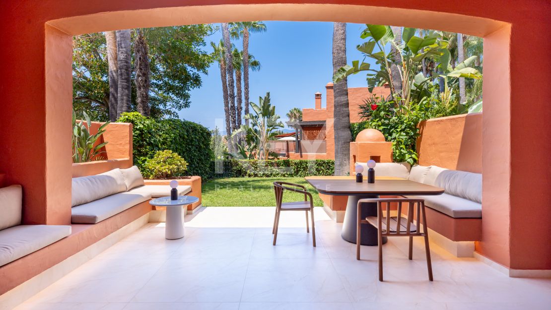 Fully renovated Townhouse with sea views and rooftop kitchen on Marbella’s Golden Mile