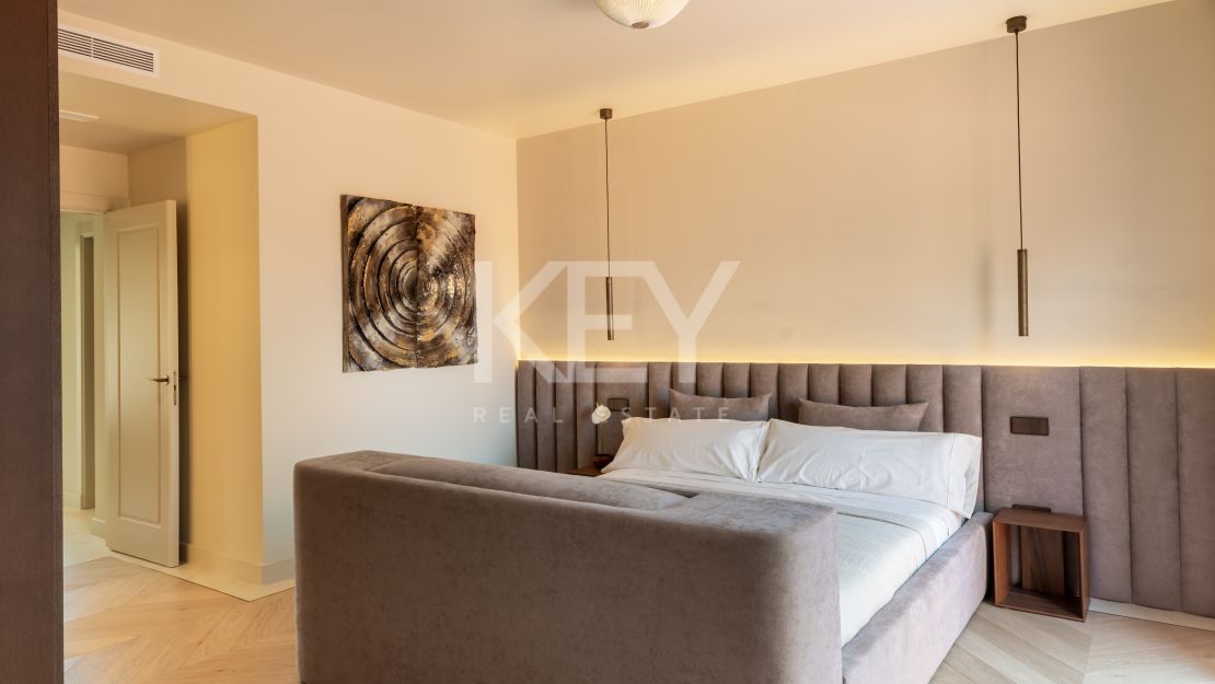 Fully renovated Townhouse with sea views and rooftop kitchen on Marbella’s Golden Mile