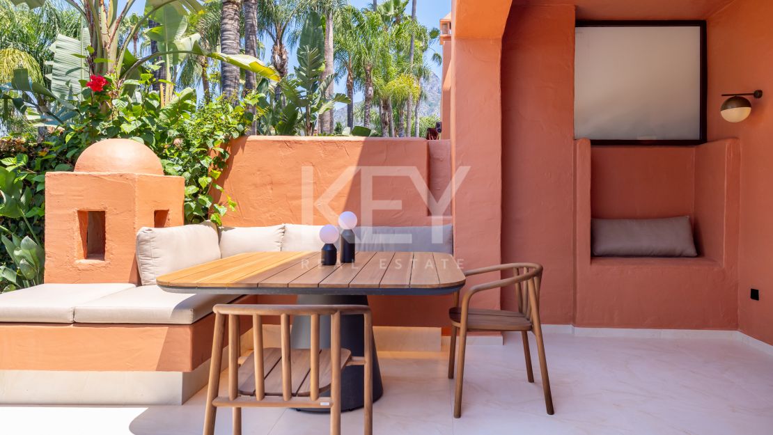 Fully renovated Townhouse with sea views and rooftop kitchen on Marbella’s Golden Mile