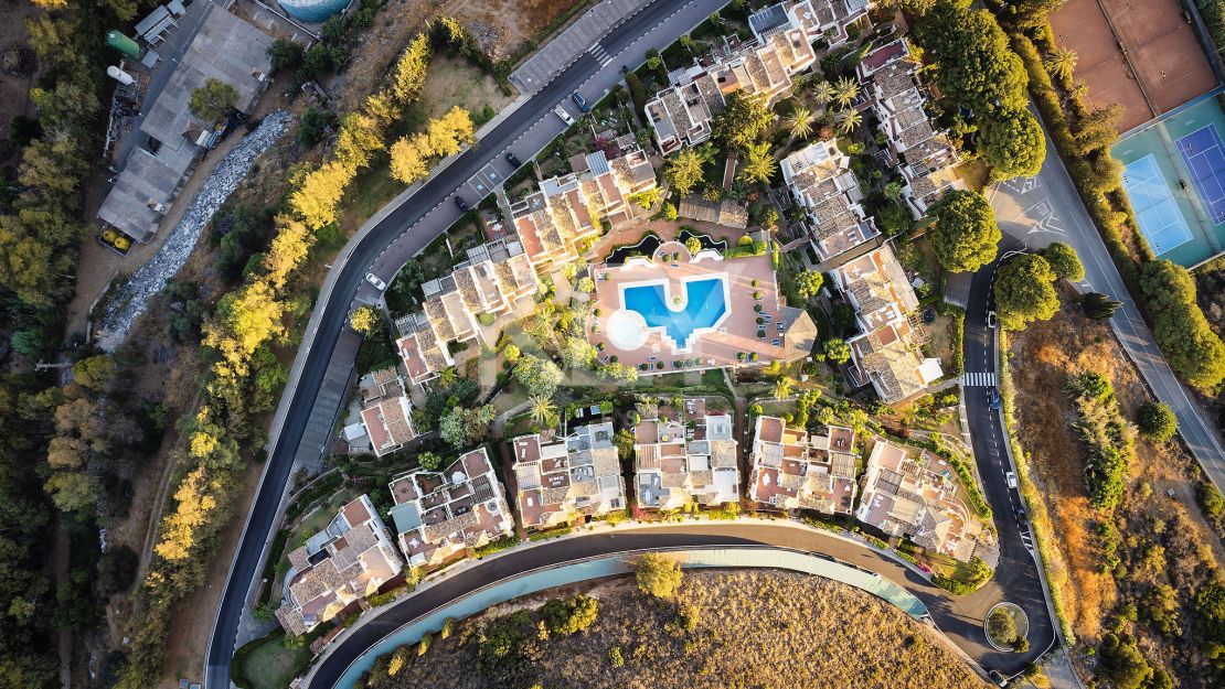 Скандинавский стиль таунхауса с современной роскошью в Club Sierra, Золотая Миля Марбельи