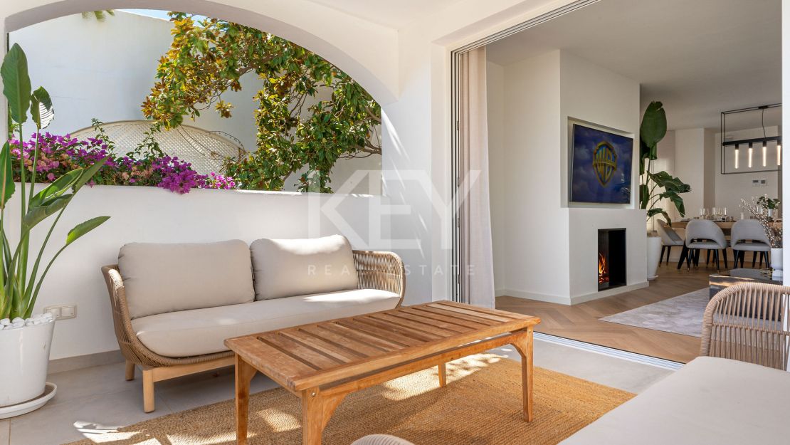 Скандинавский стиль таунхауса с современной роскошью в Club Sierra, Золотая Миля Марбельи