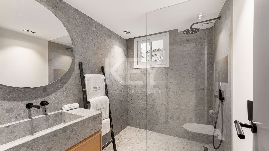 Скандинавский стиль таунхауса с современной роскошью в Club Sierra, Золотая Миля Марбельи