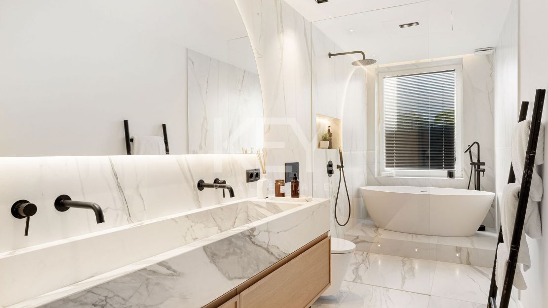 Скандинавский стиль таунхауса с современной роскошью в Club Sierra, Золотая Миля Марбельи