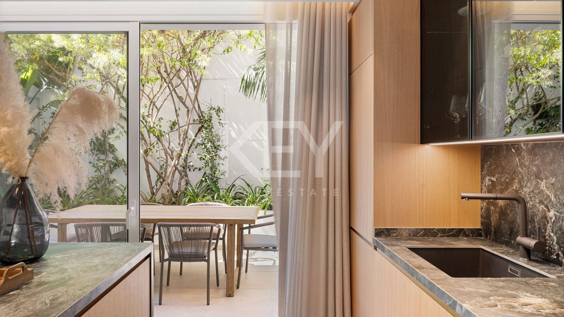 Скандинавский стиль таунхауса с современной роскошью в Club Sierra, Золотая Миля Марбельи