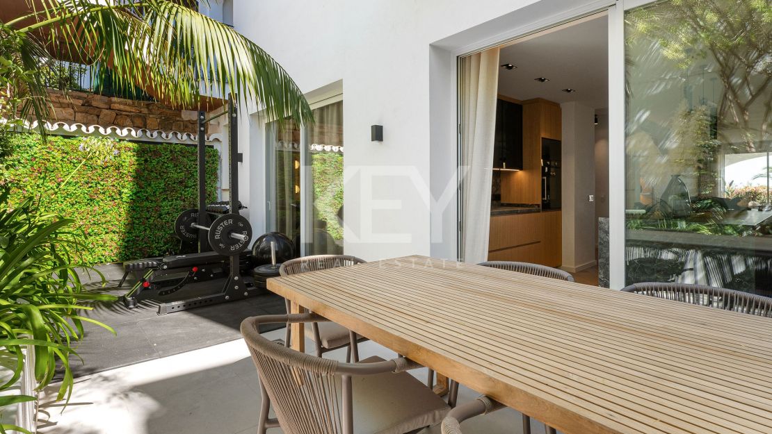 Скандинавский стиль таунхауса с современной роскошью в Club Sierra, Золотая Миля Марбельи