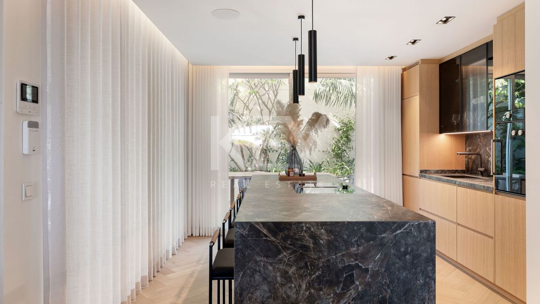 Скандинавский стиль таунхауса с современной роскошью в Club Sierra, Золотая Миля Марбельи